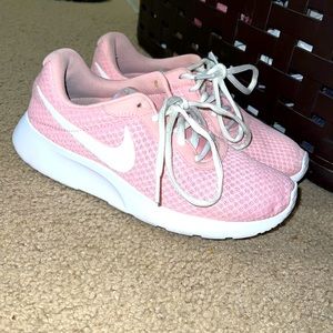 Nike Tanjun Running Shoes